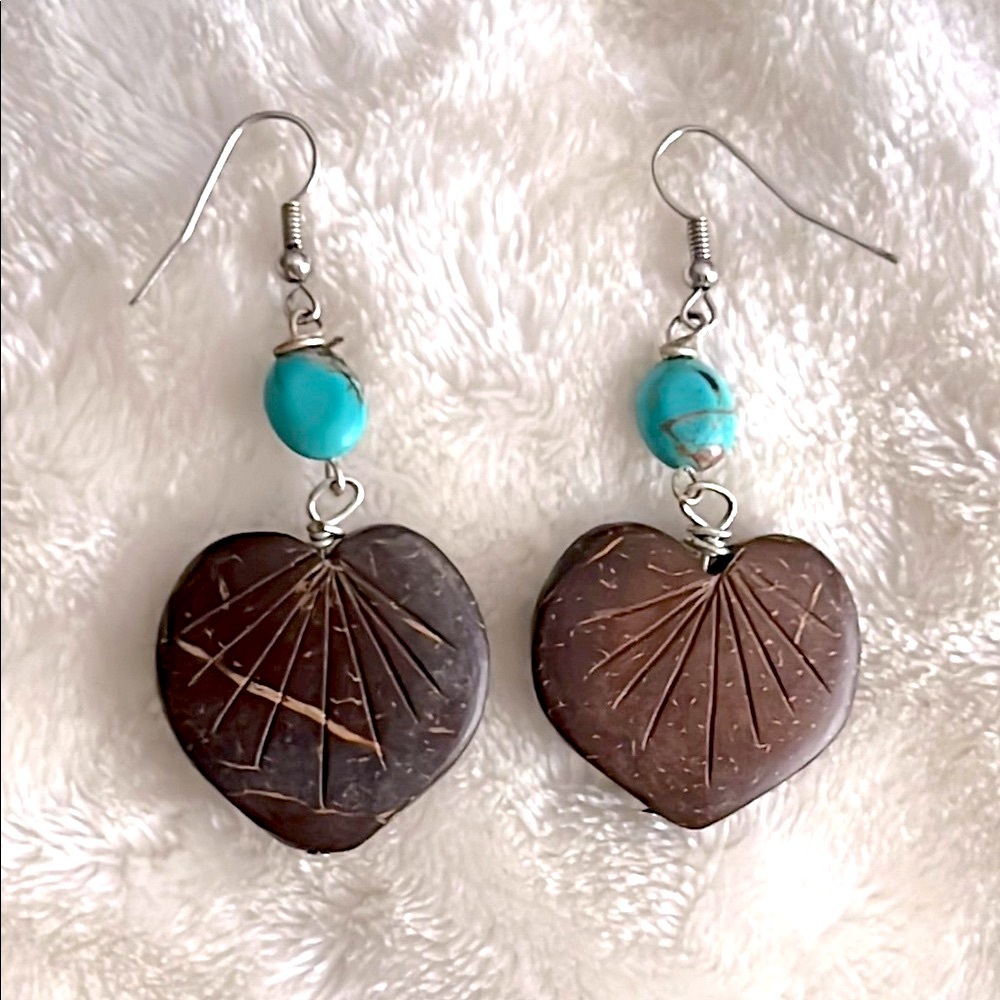 🥥🌴🤎 TROPICAL HEART-SHAPED COCONUT SHELL & TURQUOISE BEAD SILVER DANGLE EARRINGS